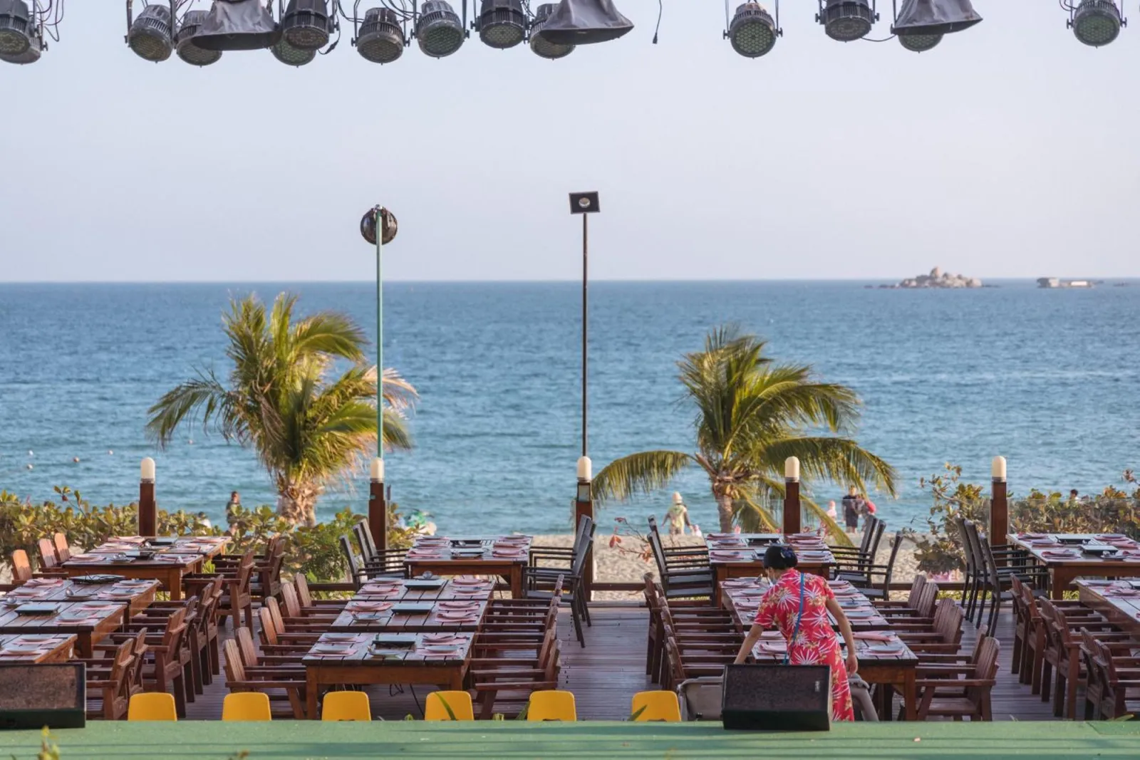 Dengiz bo‘yidagi restoran